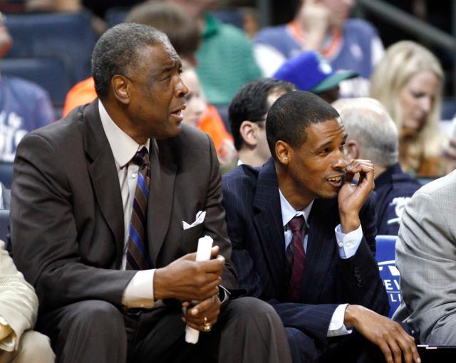 开云-塞拉斯子承父业不容易！火箭教头如同走钢索