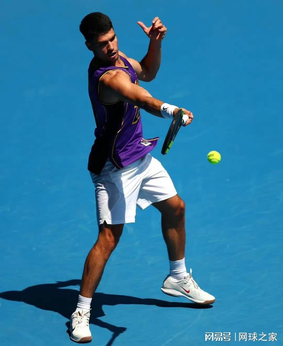 开云体育下载-周杰伦官宣将参加澳网一球致胜赛,阿卡穿詹姆斯球衣训练引热议