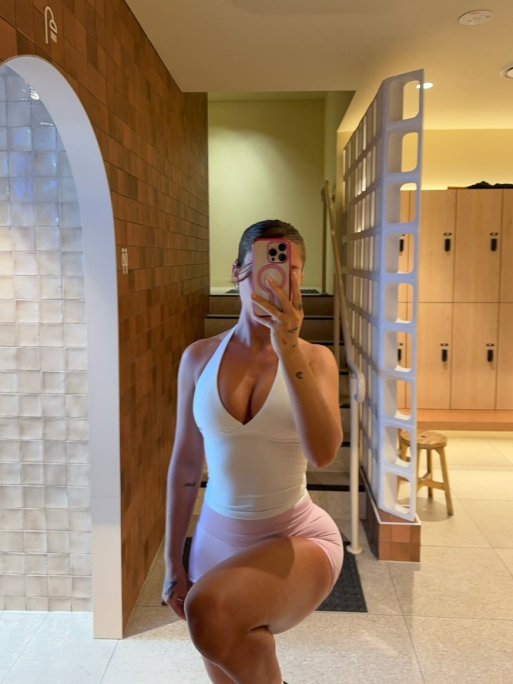 点赞成人网红引争议，内马尔辩称：是误触，我从来不给女性点赞