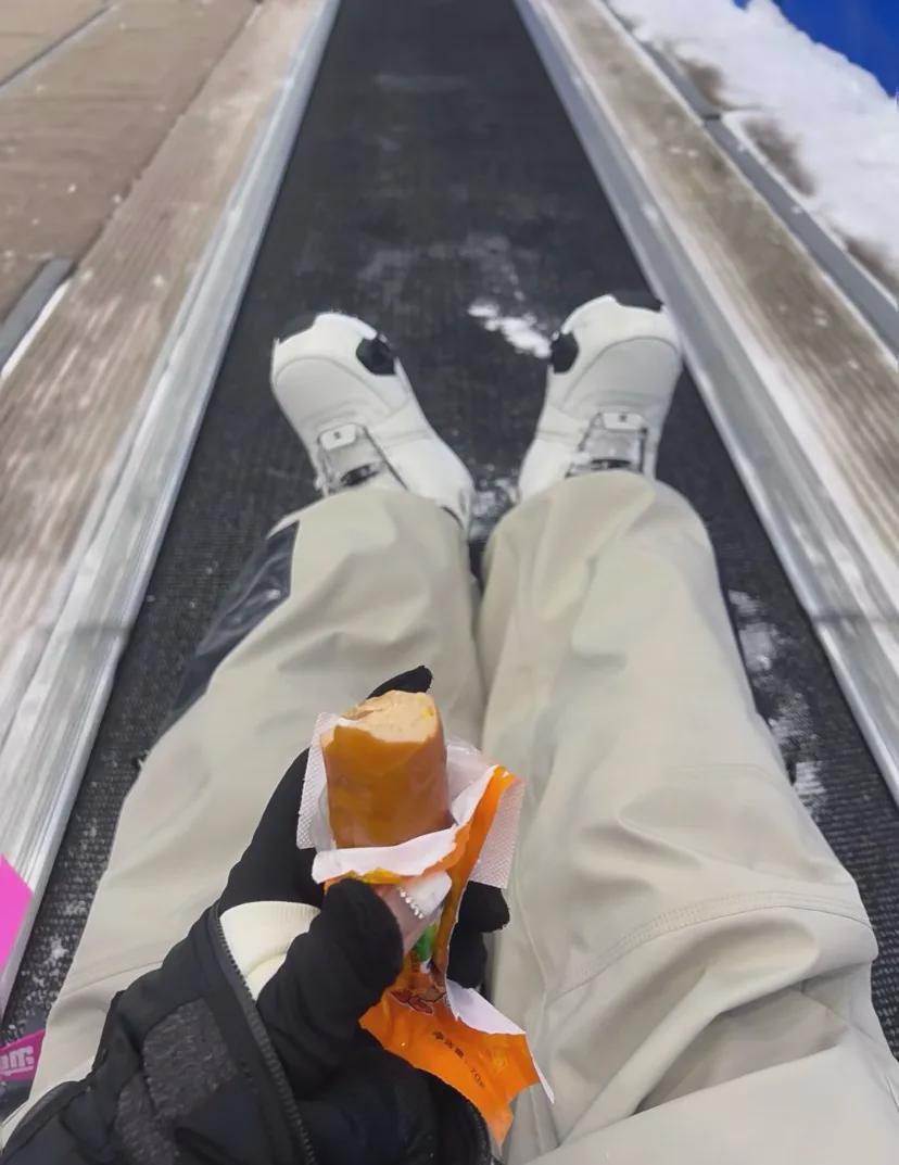 开云体育下载-世界上最离谱的午饭都在滑雪场