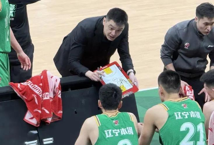 开云体育APP下载-CBA最帅的教练也下课了！辽宁男篮宣布杨鸣因个人身体原因辞职