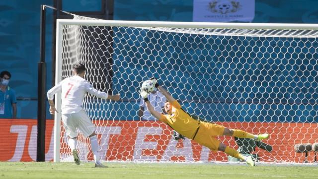 开云体育官网-5球大胜西班牙前锋进球难还是无解